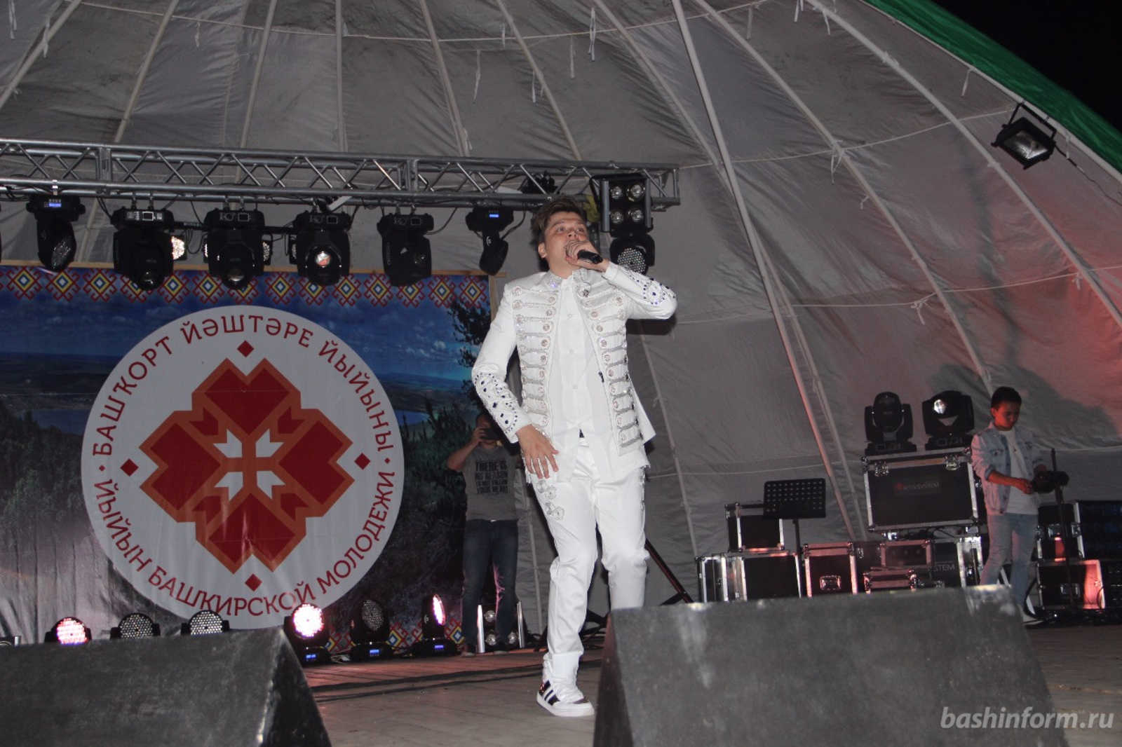 автор