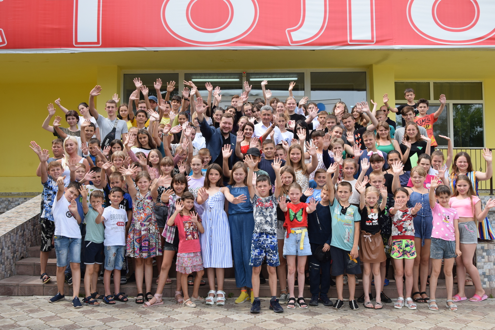 Депутат Тимур Гильмияров посетил детей из ЛНР, отдыхающих в мелеузовском лагере «Дружба»