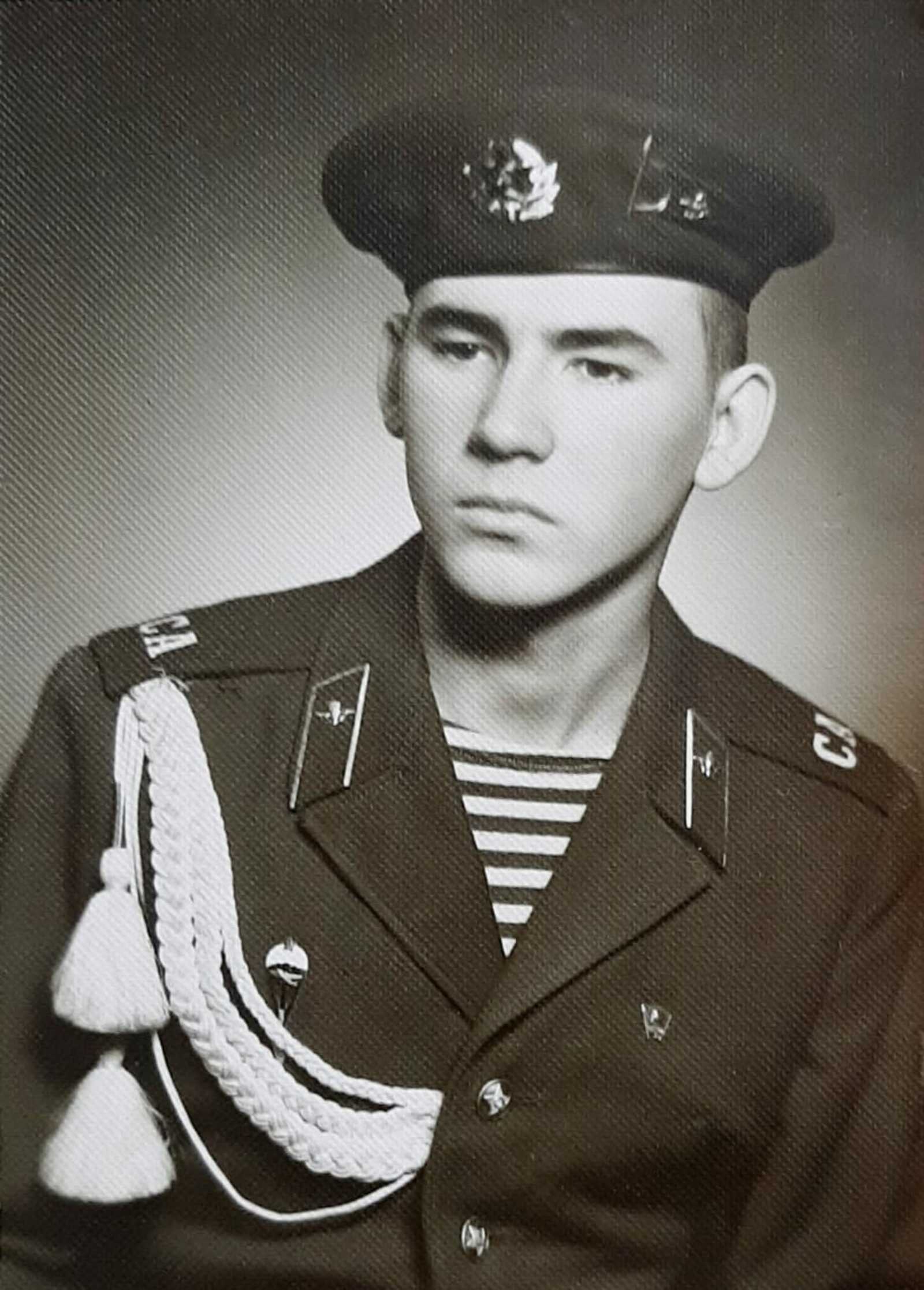 Армейские фото Фаниса Гильванова  Наш глава - десантник