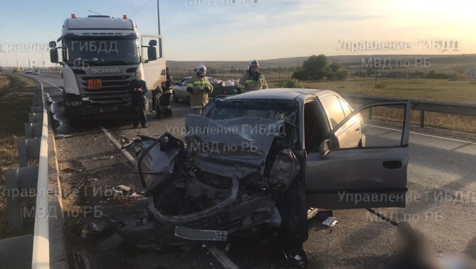 В Башкирии столкнулись легковой автомобиль и грузовик