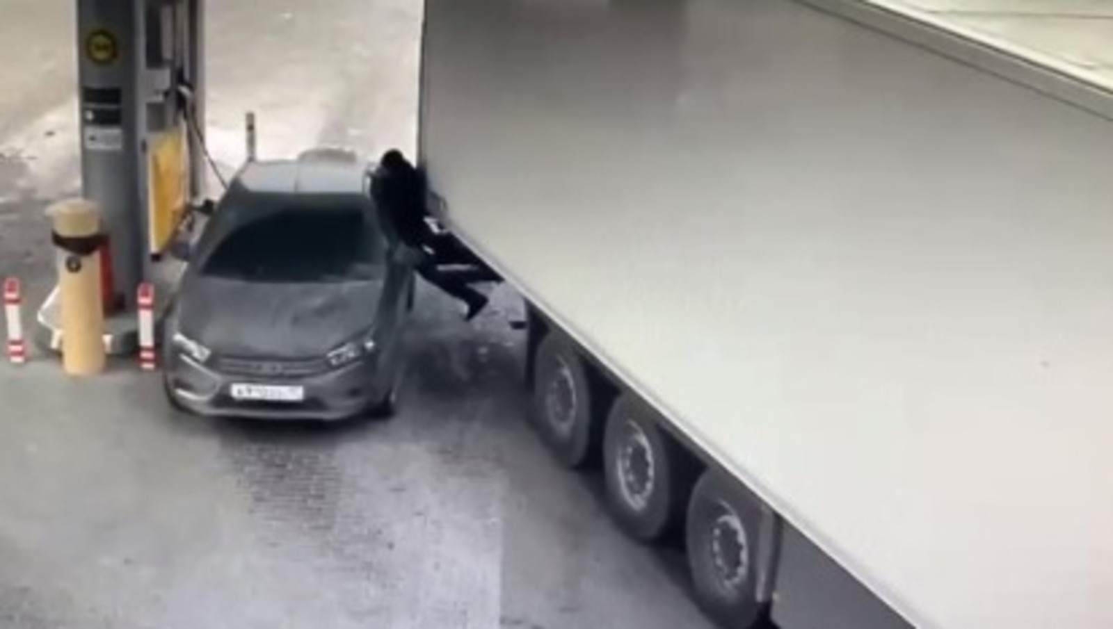 стоп-кадр видео УГИБДД Хакасии