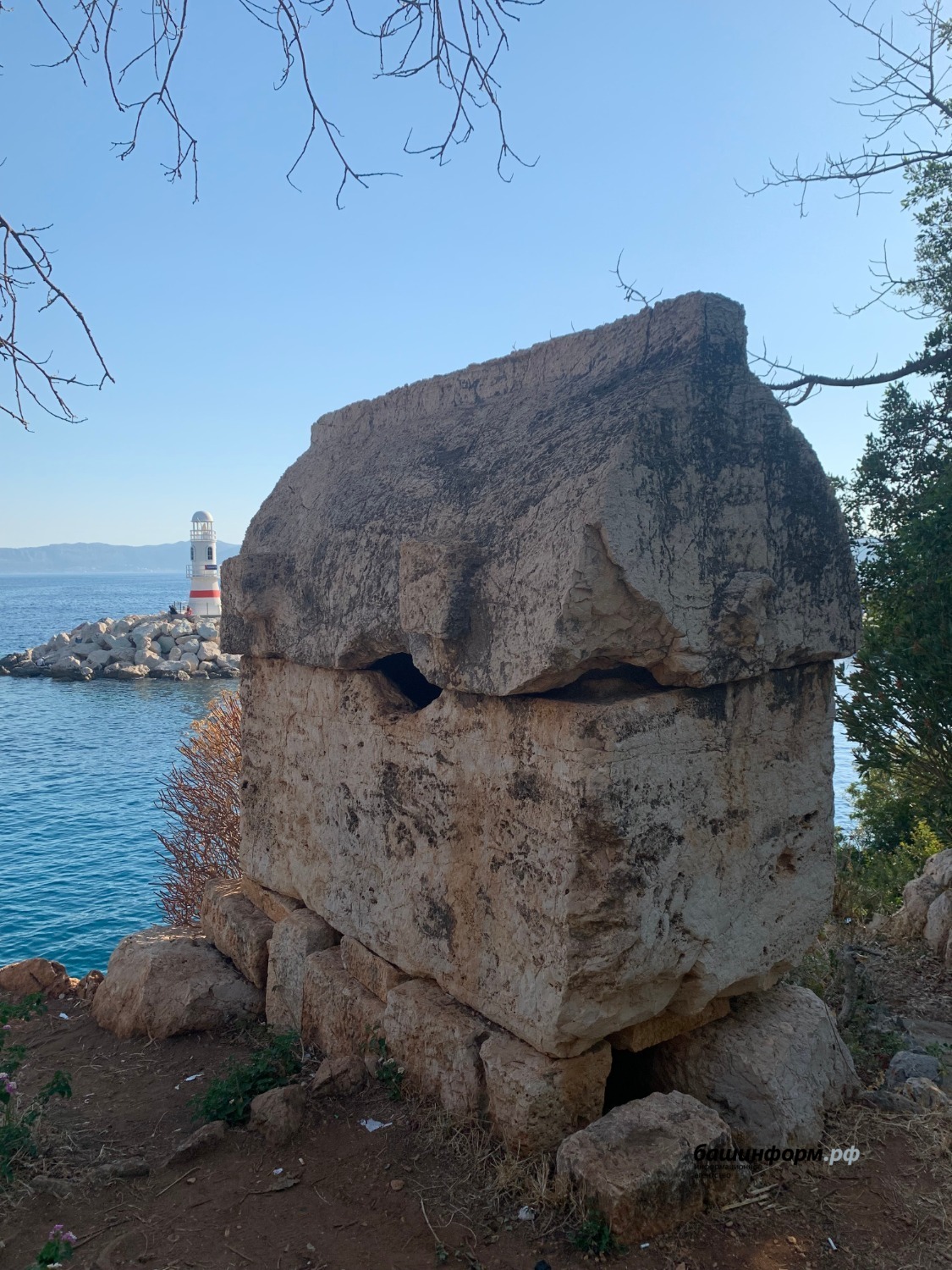 автор  Ликийская гробница в Каше.