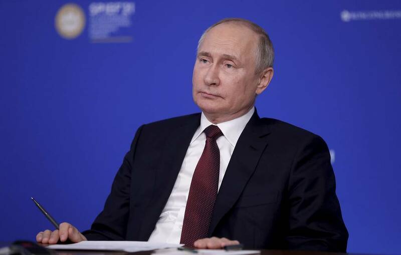 Путин выступит на пленарной сессии ПМЭФ 17 июня в очном формате
