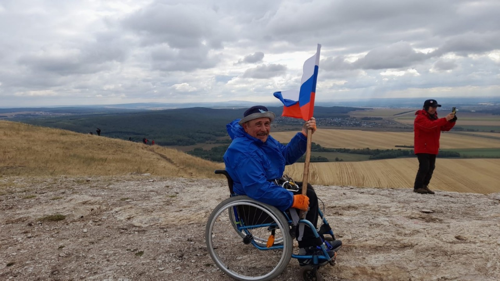 И все-таки он сделал это: инвалид-колясочник из Салаватского района Башкирии покорил гору Торатау