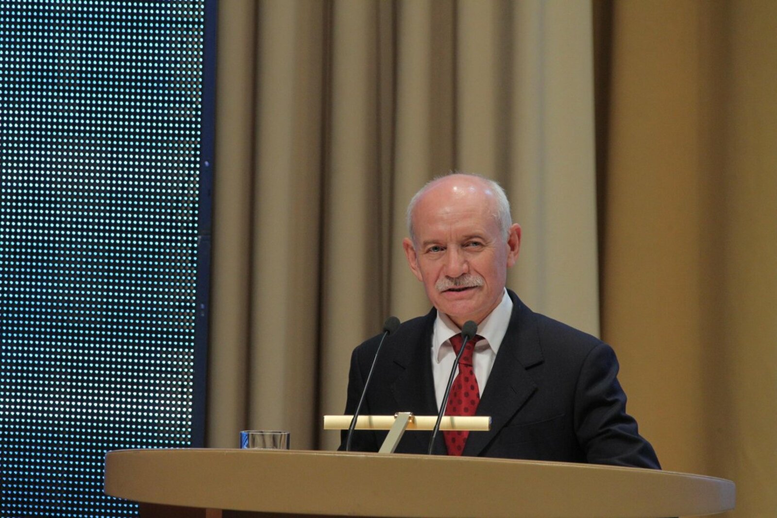 Олег Яровиков