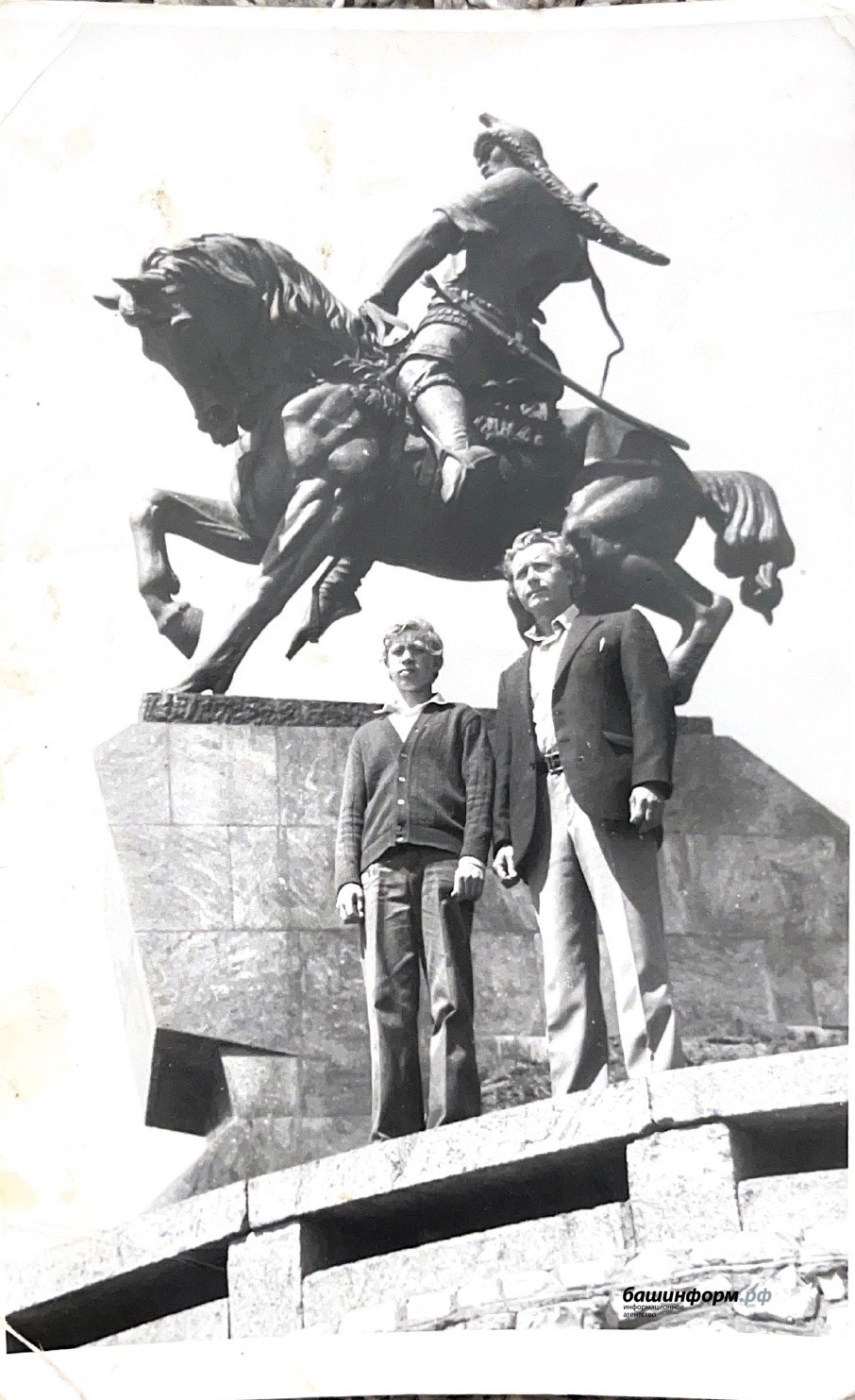 из личного архива семьи Витовых Валентин Александрович со старшим сыном Александром
