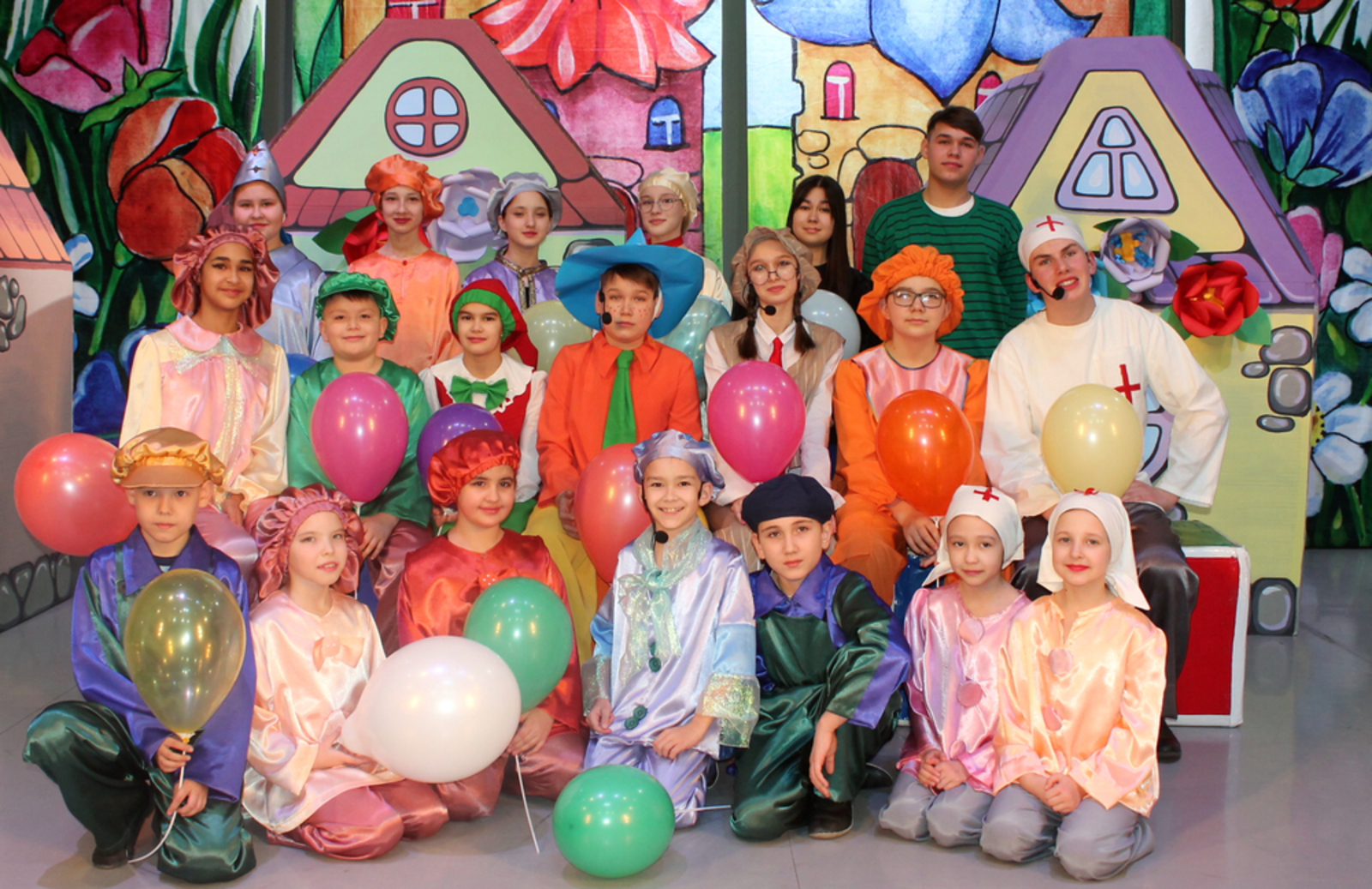 Актёры детского музыкального театра «Тургай» показали спектакль «Приключения Незнайки».