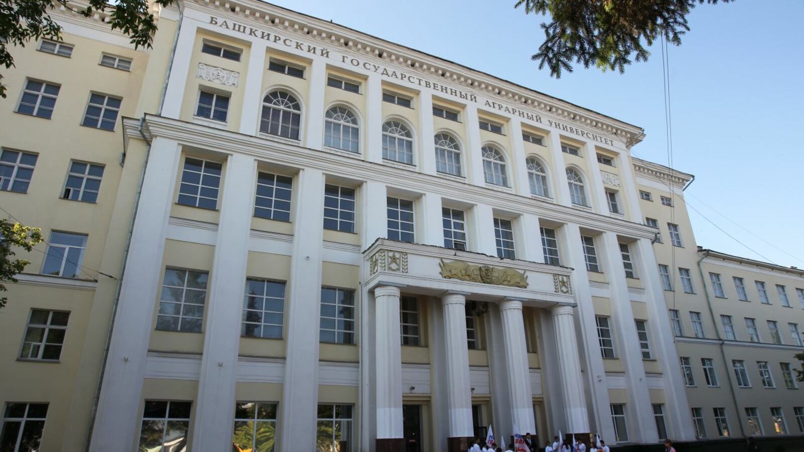 Олег Яровиков