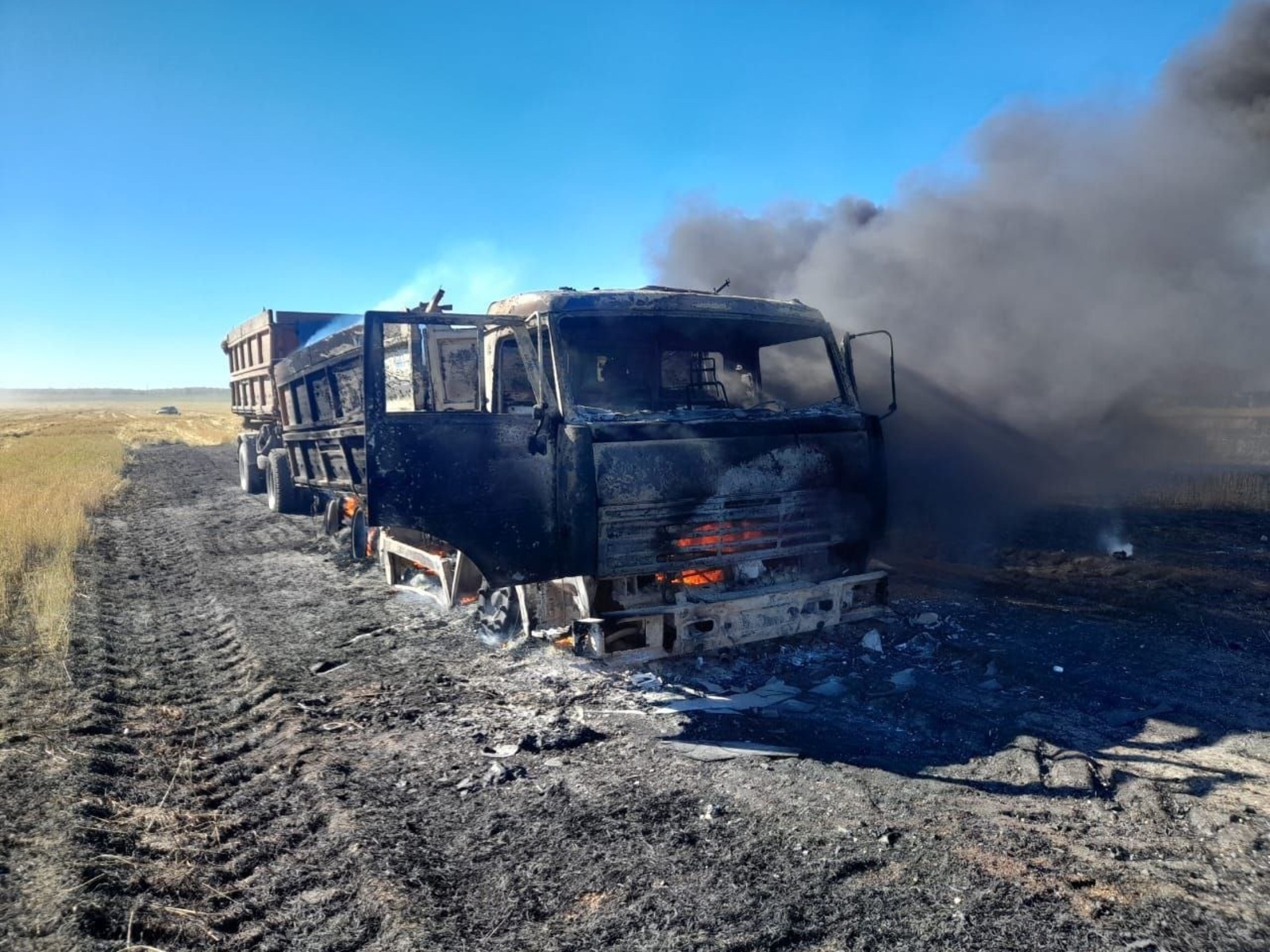 В Салаватском районе сгорел «КамАЗ» с зерном