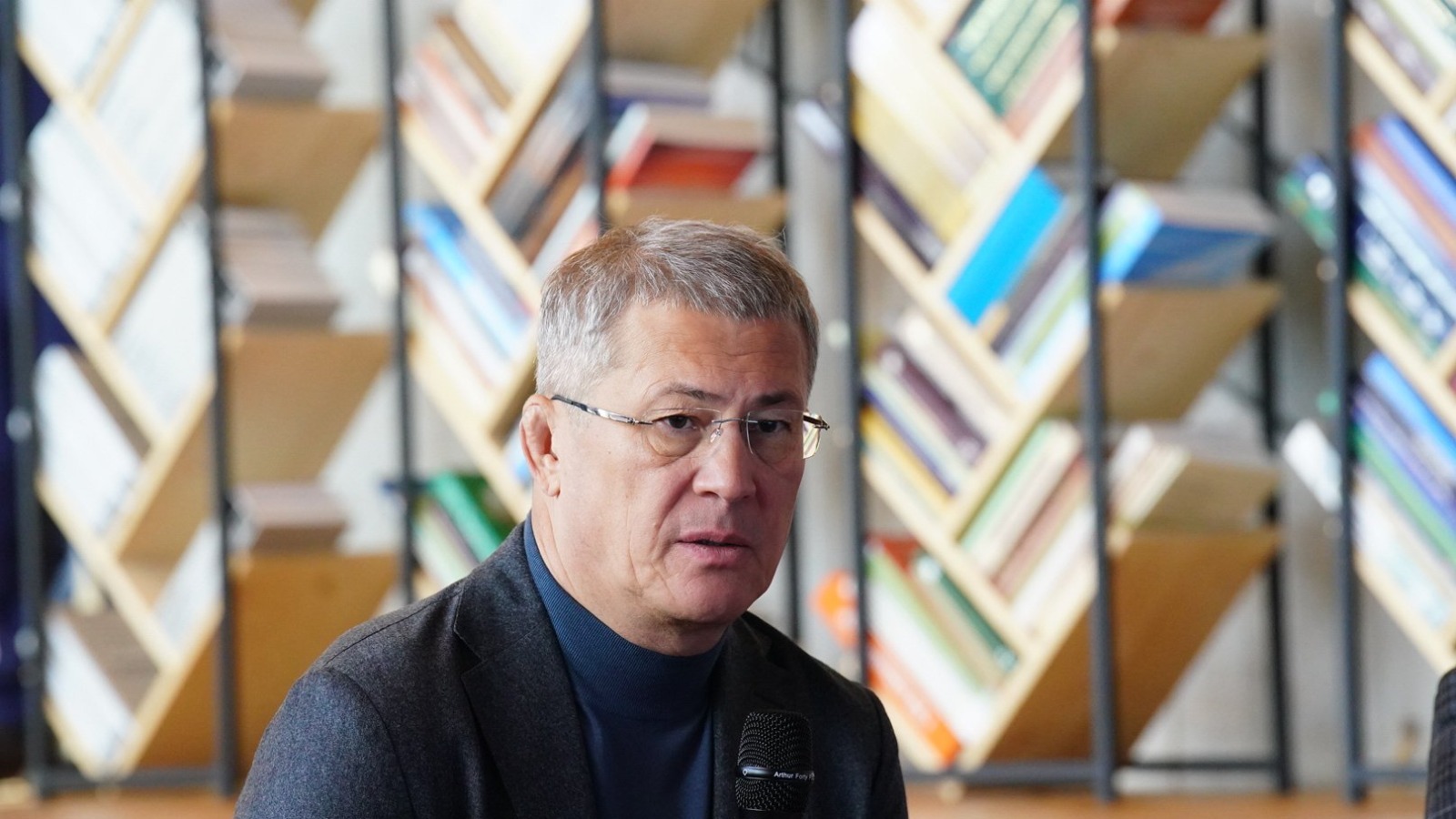 Олег  Яровиков