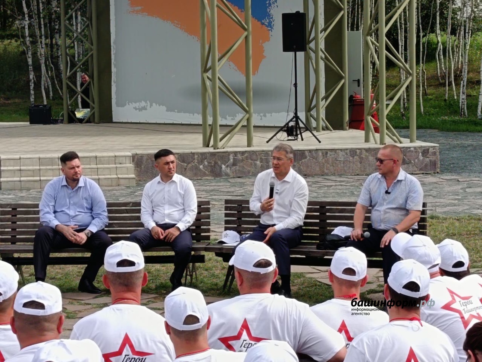 автор