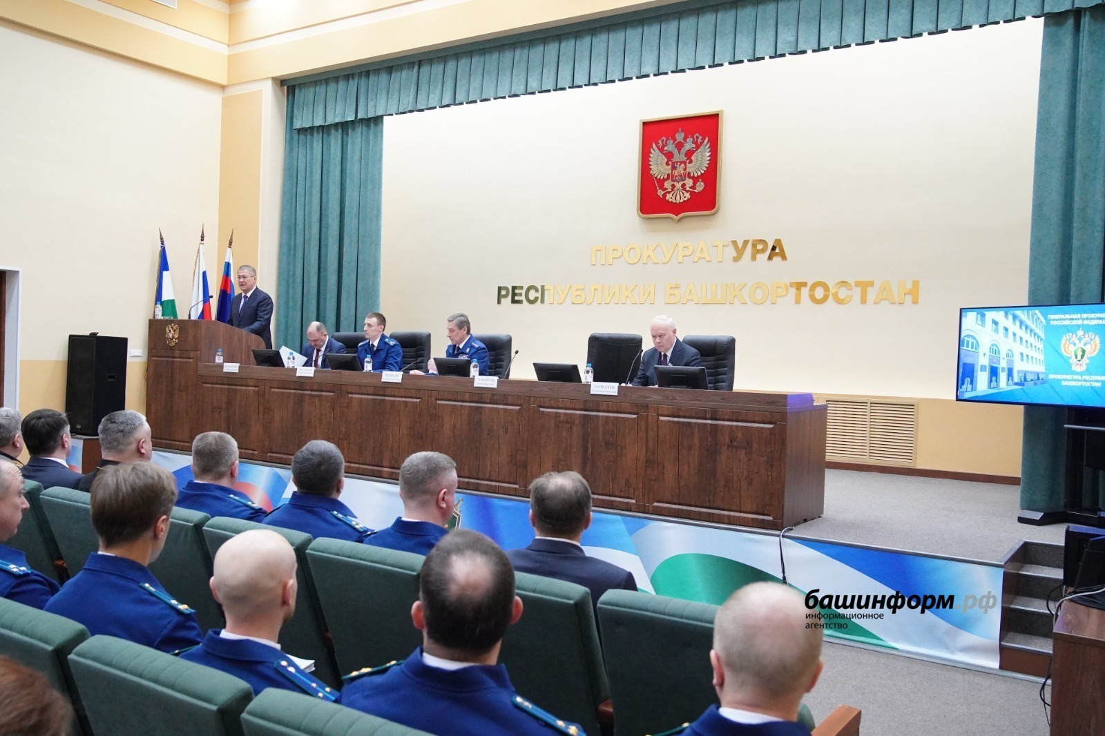 Олег Яровиков