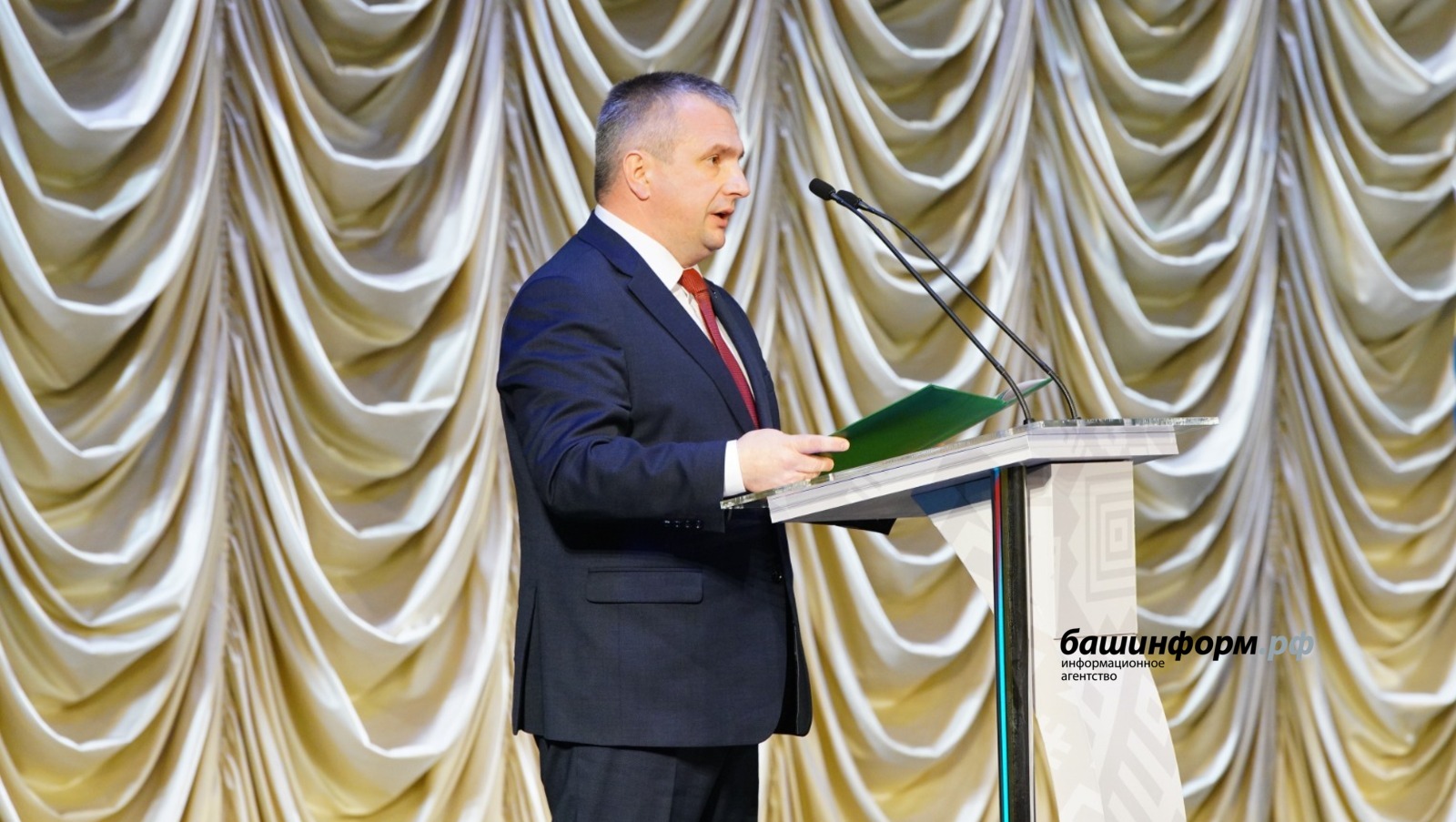 Олег Яровиков