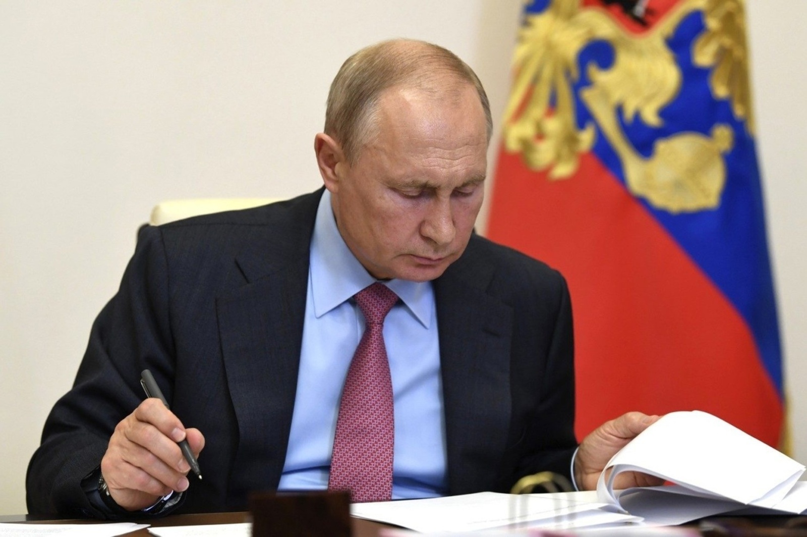 Путин потребовал решить в этом году проблемы с местами в детских садах