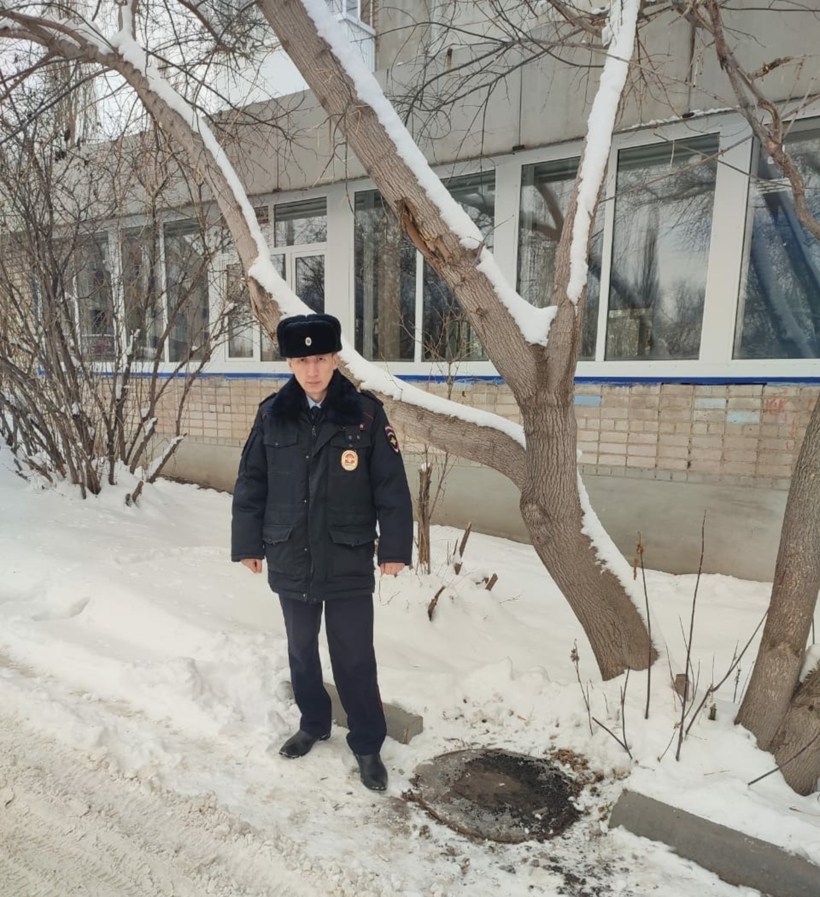 В Башкирии полицейский спас упавшую в колодец девочку