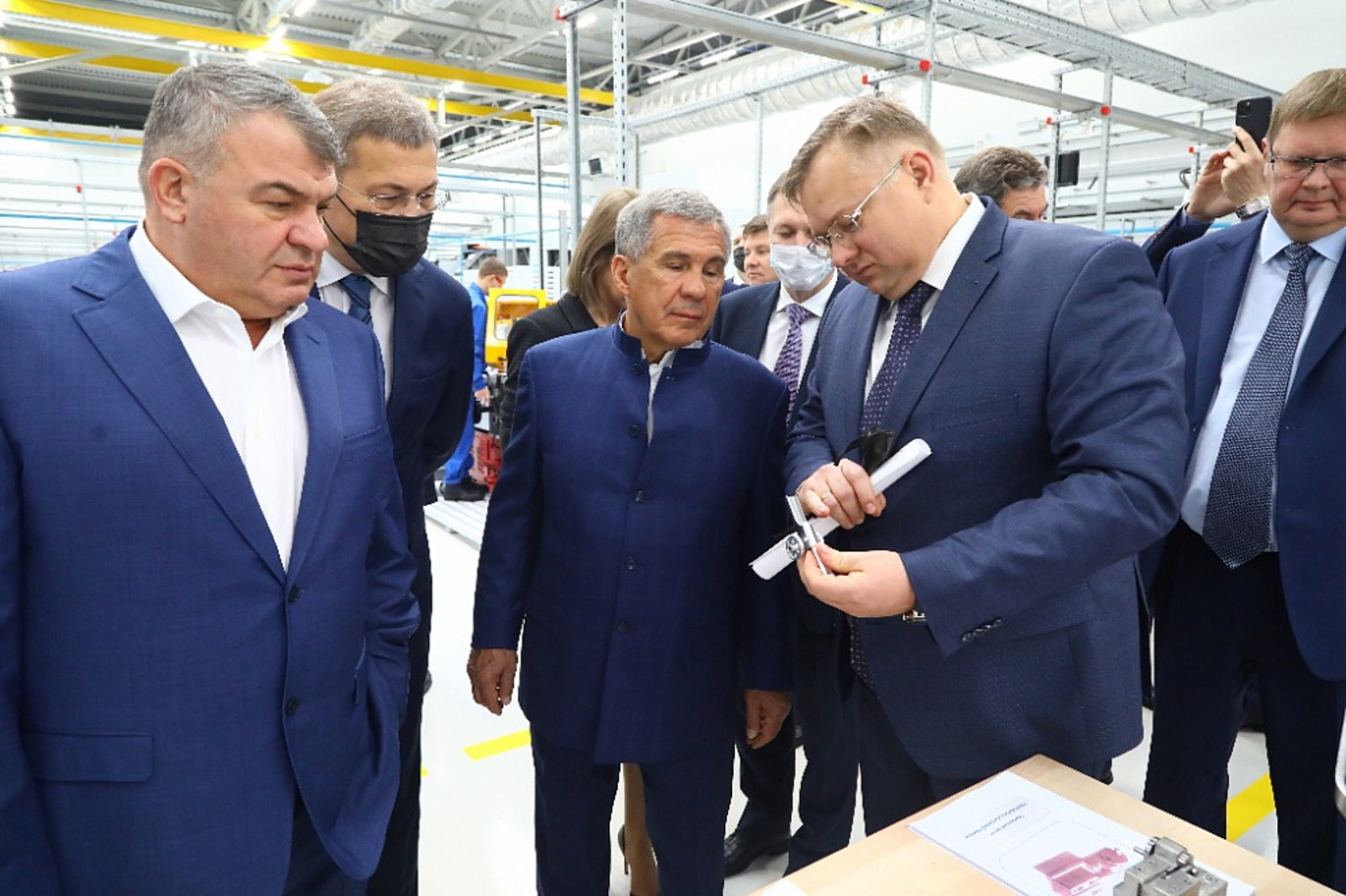 Радий Хабиров и Рустам Минниханов посетили центр Ростеха на базе ОДК-УМПО в Уфе