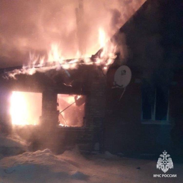 На пепелище дома в Башкирии обнаружено тело мужчины