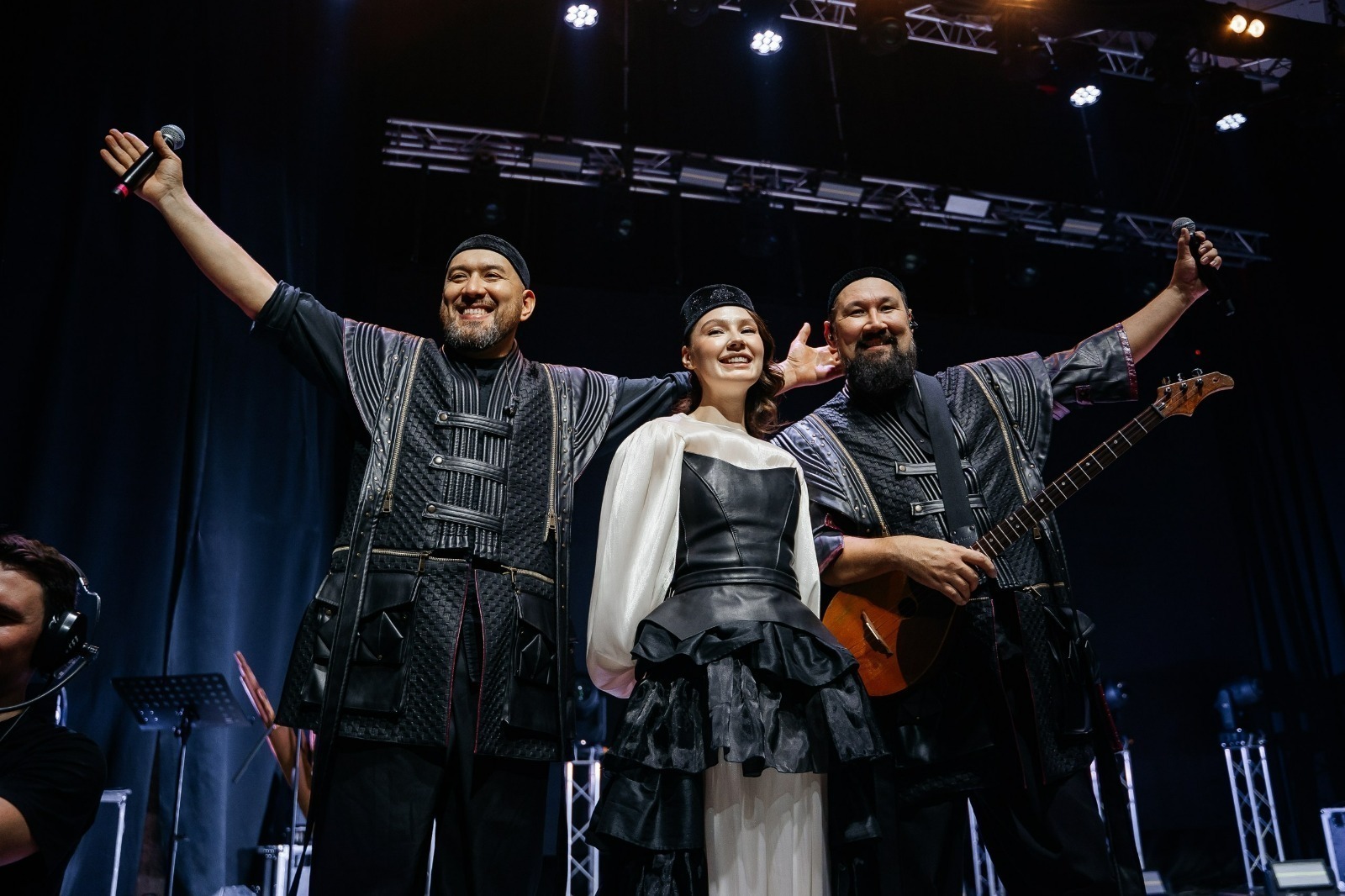 Ay Yola төркөмөнөң социаль селтәрҙәре