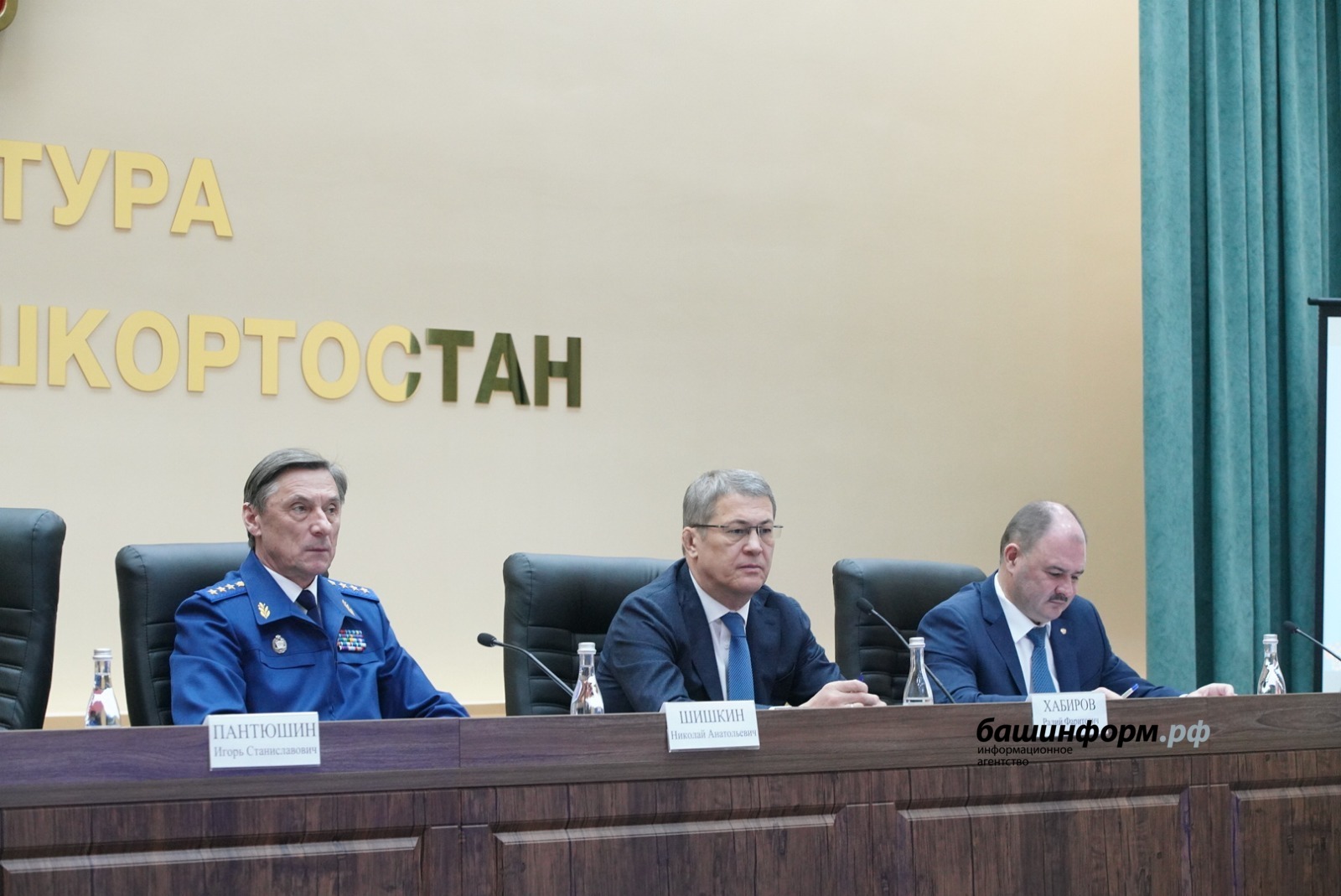 Олег Яровиков