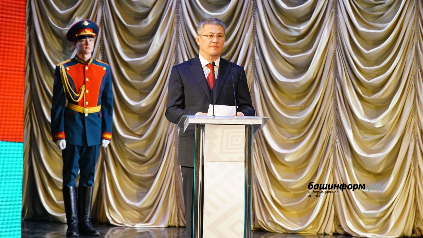 Олег Яровиков