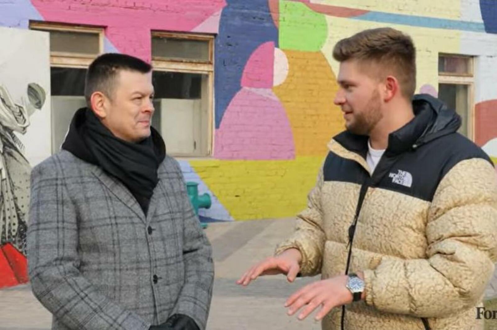 стоп-кадр видео  Forbes, YouTube