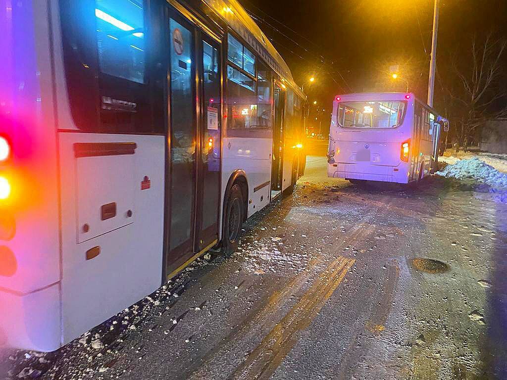 В Башкирии столкнулись два пассажирских автобуса