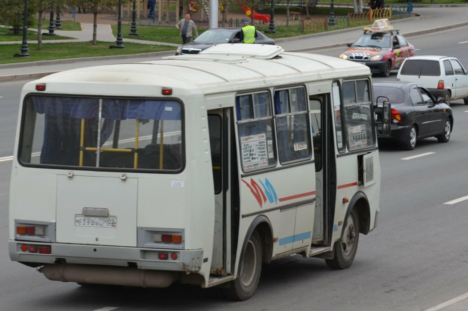автор
