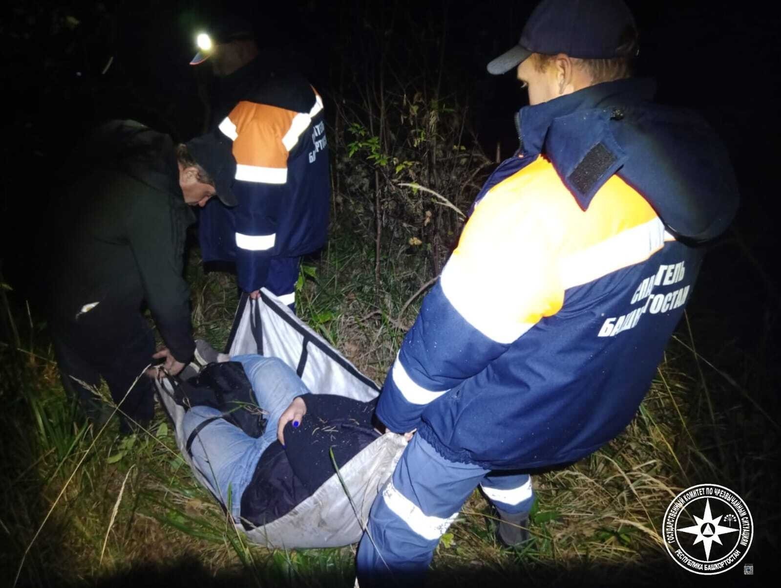 В Башкирии неудачно упавшей женщине потребовалась помощь спасателей