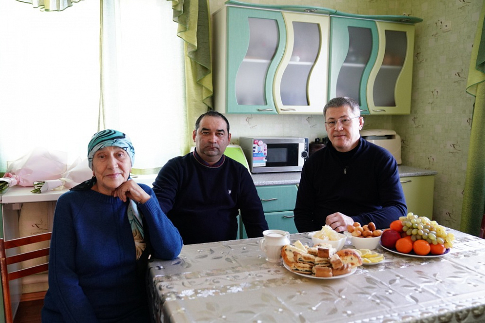 Глава Башкирии поблагодарил маму погибшего майора Гареева