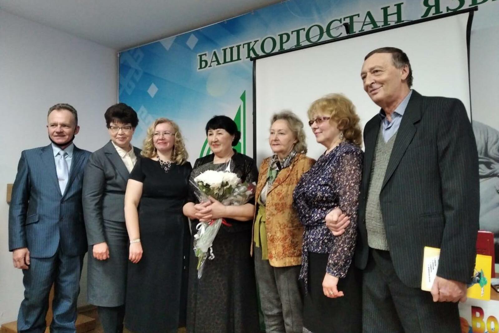 автор