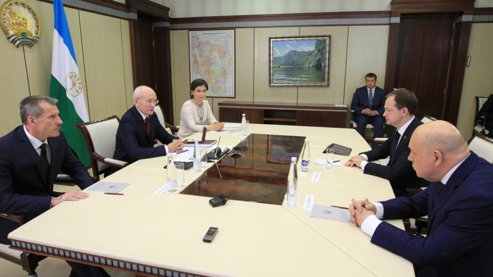 Олег Яровиков