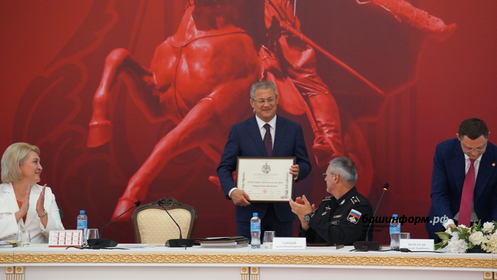 Олег Яровиков